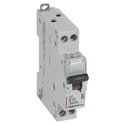 Un disjoncteur gris avec un bouton rouge portant l'inscription 'B10'. Il est destiné à l'installation électrique et à la protection dans un foyer domestique.