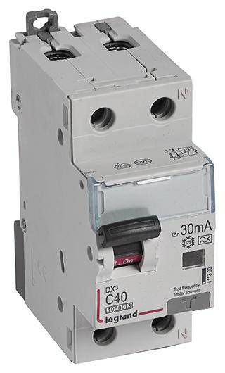Un disjoncteur bipolaire gris avec un levier rouge. Marquage : 'C40' et '30mA', fabricant 'Legrand'. Utilisé pour la sécurité électrique.