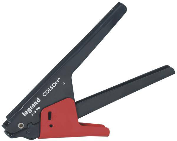 Pince à sertir en noir et rouge, marquée 'Legrand Colson 31984', représente un outil standard pour la compression de câbles.