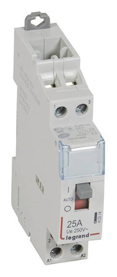 Disjoncteur électrique Legrand, 25A, pour 250V, avec positions de commutateur 'Auto' et 'Éteint'.