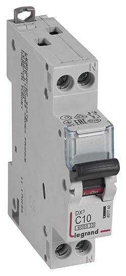 Disjoncteur de marque Legrand, type DX3 C10. Boîtier en plastique avec interrupteur à bascule et spécifications techniques imprimées.