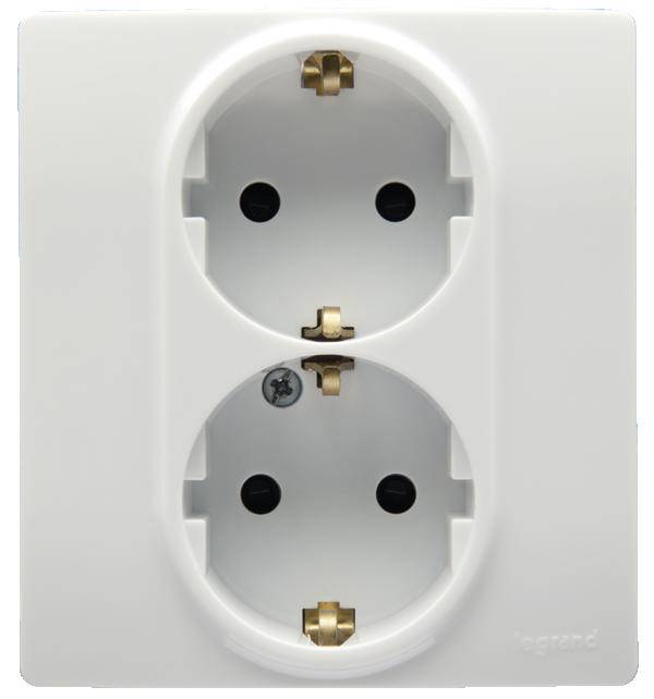 Prise double en blanc avec deux connexions rondes, adaptée aux fiches électriques utilisées dans les pays européens.