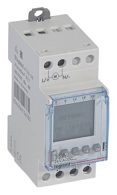 Une horloge électronique programmable pour montage sur rail DIN, avec affichage et éléments de commande, adaptée aux systèmes de rails normalisés.