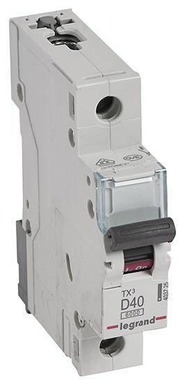 Un disjoncteur électrique à levier, numéro de modèle 'TX3 D40' de Legrand, pour la protection des circuits électriques.