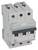 Disjoncteur tripolaire Legrand, modèle D40. Utilisé pour protéger les circuits électriques contre les surcharges et les courts-circuits.