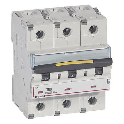 Disjoncteur 'Legrand D80', tripolaire, avec interrupteur basculant en position 'Marche'. Dispositif de protection de circuit électrique.