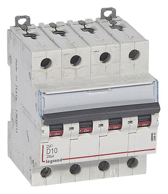 Un disjoncteur tétrapolaire de marque Legrand référence 'DX D10 25kA'.