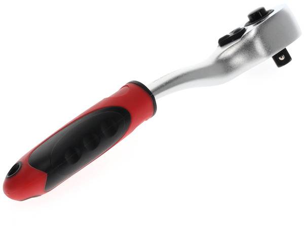 Clé à cliquet avec poignée rouge et noire, en métal, utilisée dans l'artisanat pour serrer et desserrer des vis.