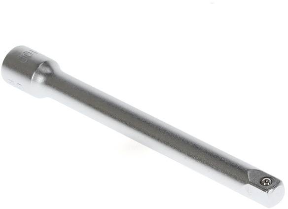 Une tige de rallonge en argent pour outils à cliquet, adaptée pour atteindre des points de vissage difficiles d'accès.