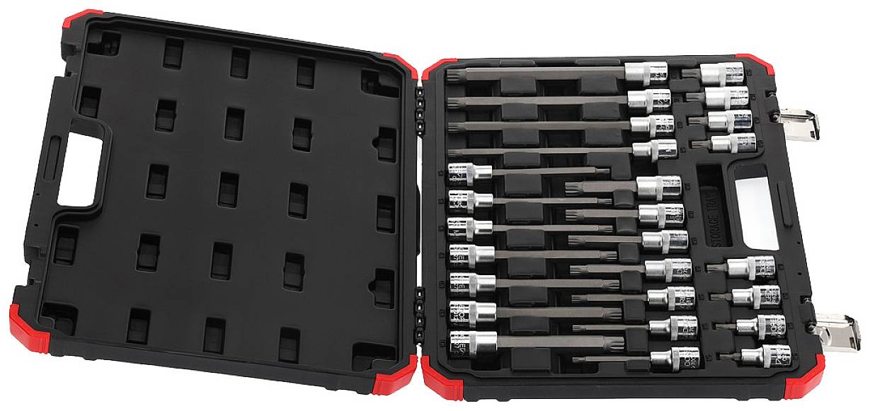 Une valise ouverte montre un ensemble de clés à douille et de rallonges, soigneusement rangés dans un support en mousse.