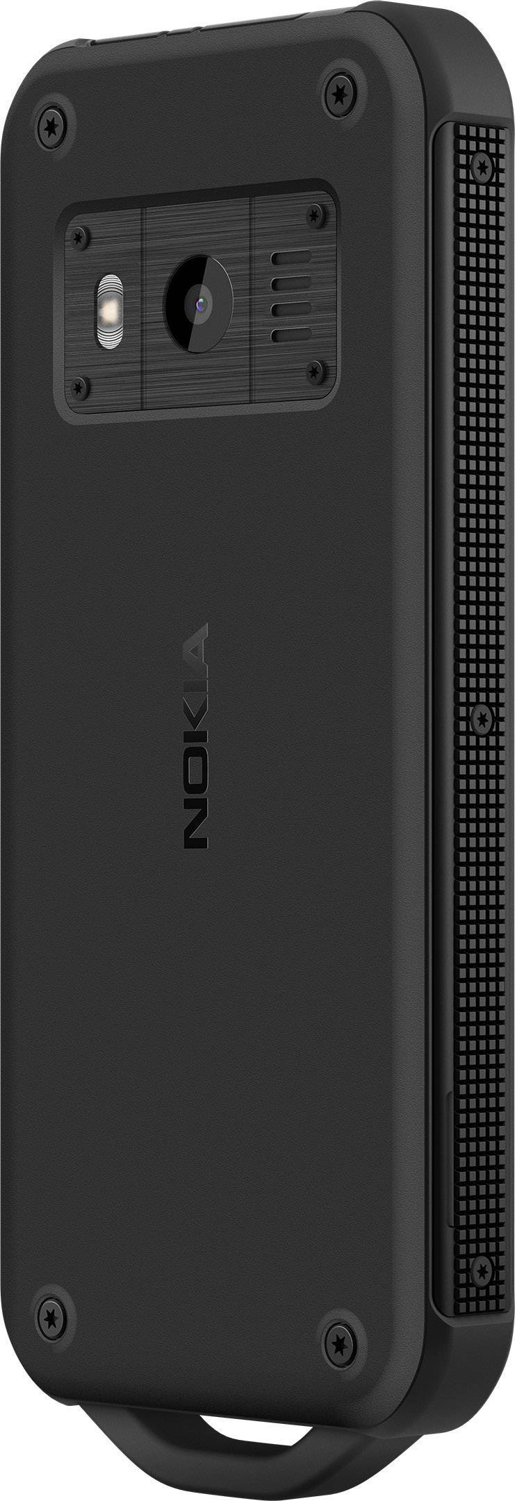 Un téléphone portable robuste noir de Nokia, doté d'un appareil photo arrière imposant et d'un bord latéral texturé, conçu pour les utilisations en extérieur.