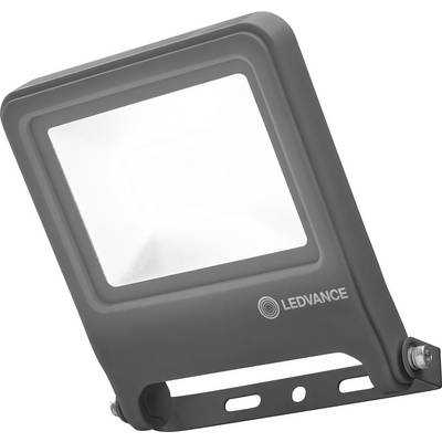 Un projecteur LED rectangulaire avec boîtier noir, monté sur un support, nom de marque 'LEDVANCE' sur la face avant.