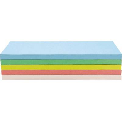 Une pile de feuilles de papier colorées en bleu, vert, jaune, rouge et blanc est superposée.