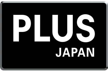 Rectangle noir avec texte blanc : 'PLUS' en haut et 'JAPON' en bas.