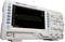'Oscilloscope affichant une forme d'onde sinusoïdale sur l'écran, modèle Rigol DS1202Z-E, avec boutons de commande et connexions sur le devant.'