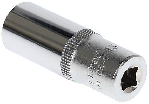 Un embout de clé à douille en argent, de 13 mm, chromé, de forme cylindrique, utilisable avec un jeu de clés à douille pour travaux manuels.