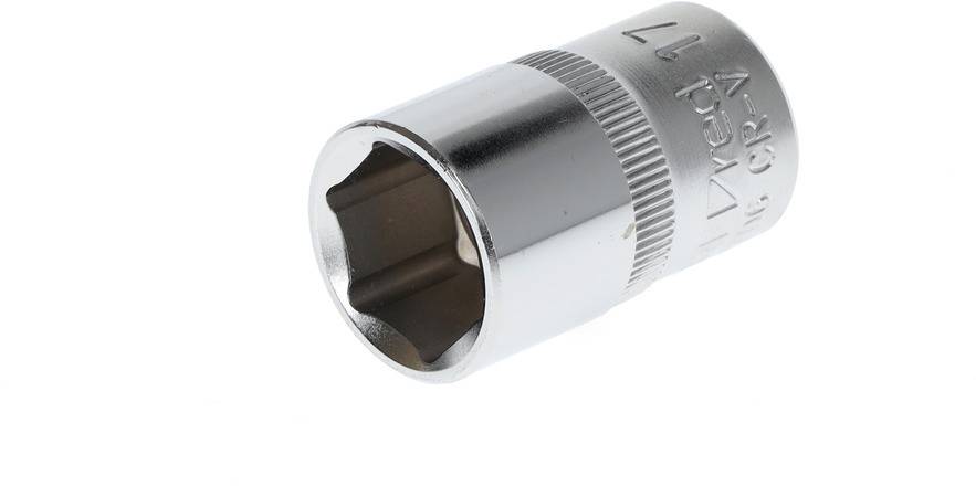 Clé à douille métallique avec ouverture hexagonale ; outil pour vis et écrous. Aspect argenté brillant avec zone de préhension rugueuse.