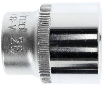 Une douille à cliquet en argent portant la gravure 'Vred 26 CR-V'.