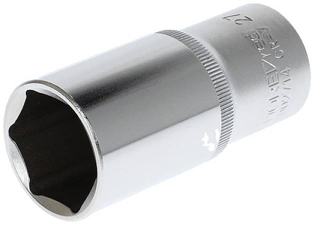 Une douille à cliquet en argent, de forme cylindrique, avec rainurage pour une meilleure prise en main. Adaptée pour le travail avec des vis et des écrous.
