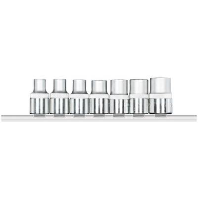Un ensemble de sept douilles à six pans en argent de différentes tailles, rangées de la plus petite à la plus grande, sur un support.