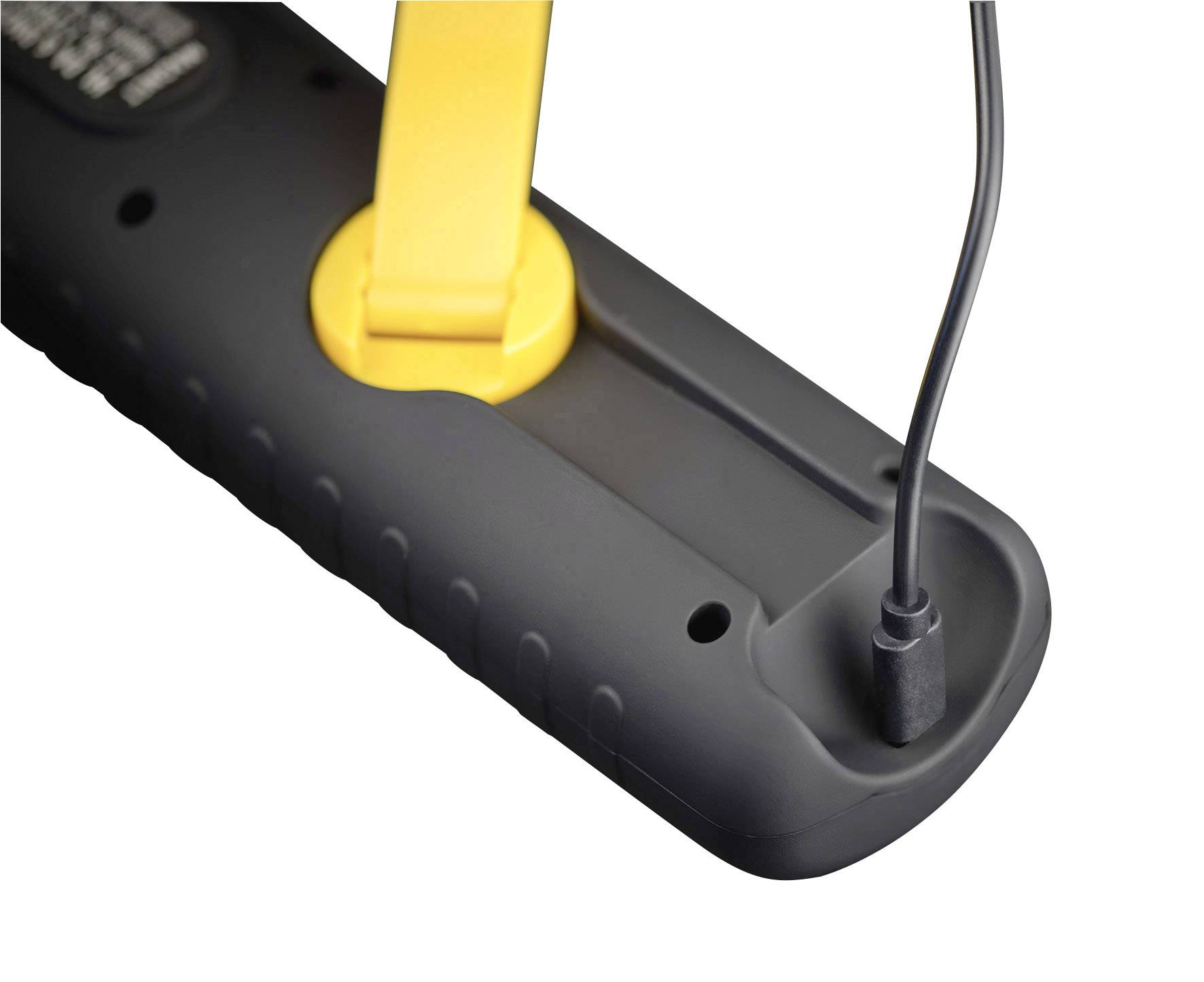 'Gros plan d'un appareil électrique noir avec une poignée jaune et un câble connecté, probablement destiné à l'alimentation électrique.'