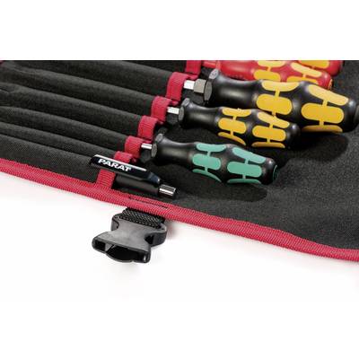 Trousse à outils contenant plusieurs tournevis avec des poignées de couleurs différentes. Une boucle noire est posée à côté.