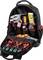 Un sac à outils ouvert montre divers outils, dont des tournevis, des pinces et un paquet de crayons de couleur, soigneusement rangés dans des compartiments.