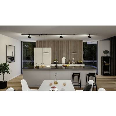 Cuisine moderne avec un grand îlot de cuisine noir, des armoires blanches et un espace repas à l'avant-plan. Touches de bois et décoration épurée.