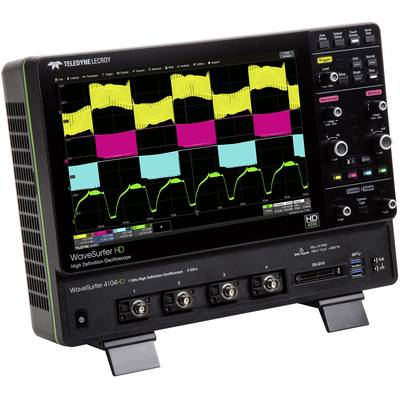 Oscilloscope à affichage couleur montrant quatre motifs de signaux ondulatoires superposés. Les commandes et les connexions sont situées sur la face avant.