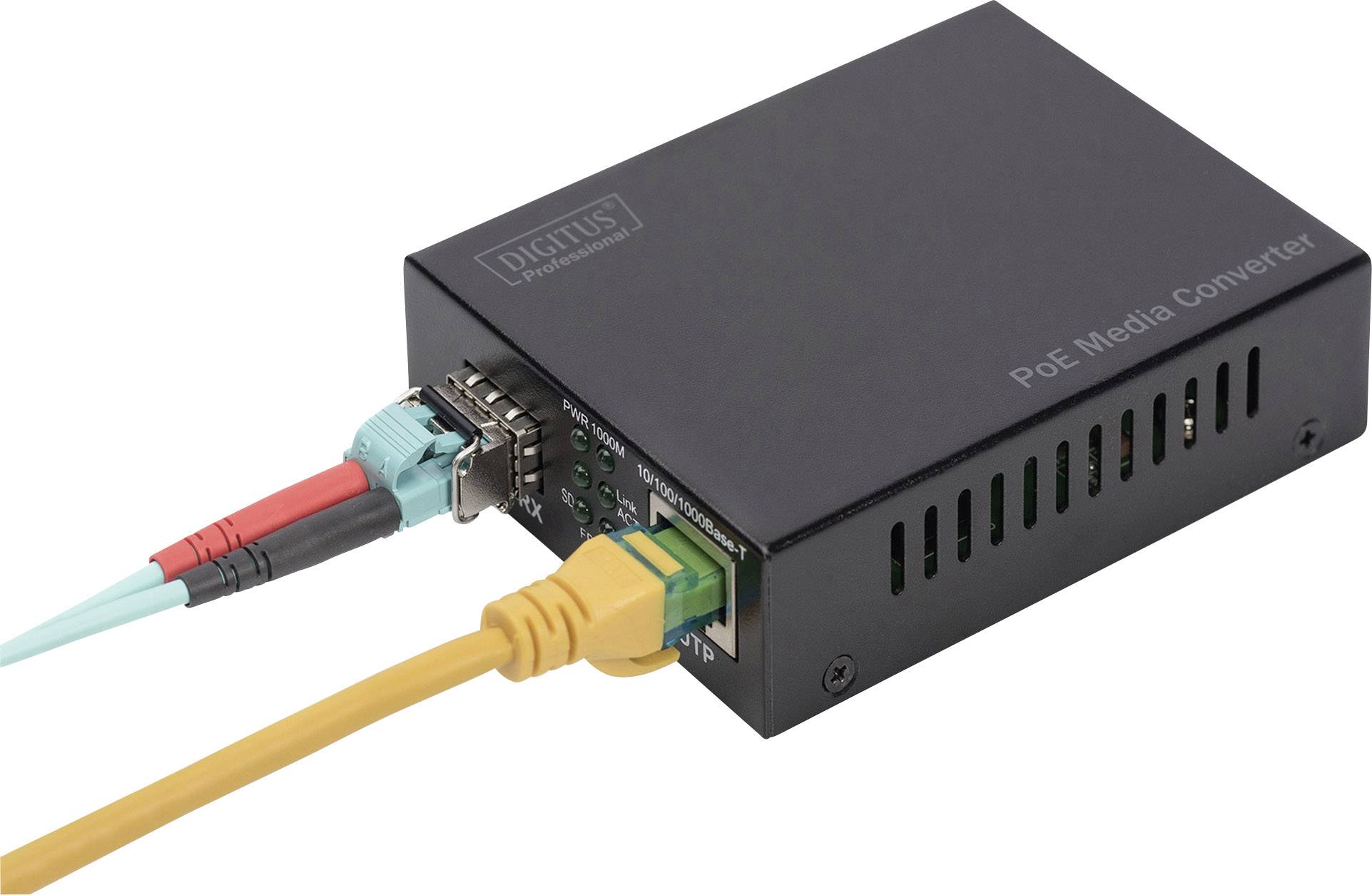 Convertisseur multimédia PoE avec plusieurs connexions de câbles, y compris un câble Ethernet jaune et deux câbles à fibres optiques.