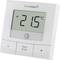 Un thermostat d'ambiance numérique affiche la température '21,5°C', avec des touches pour le menu, le mode boost et l'ajustement de la température.