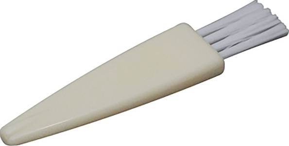 Un pinceau à manche court avec des poils blancs, souvent utilisé pour nettoyer des prothèses dentaires ou des zones difficiles d'accès.