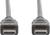 Deux câbles HDMI noirs qui sont placés face à face.