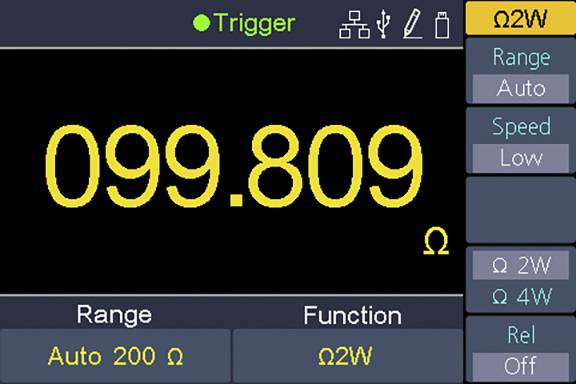 L'affichage de l'appareil de mesure indique une résistance de 099,809 ohms en mode Ω2W. Options : Gamme Auto 200 Ω, Vitesse Basse, Rel Désactivé.