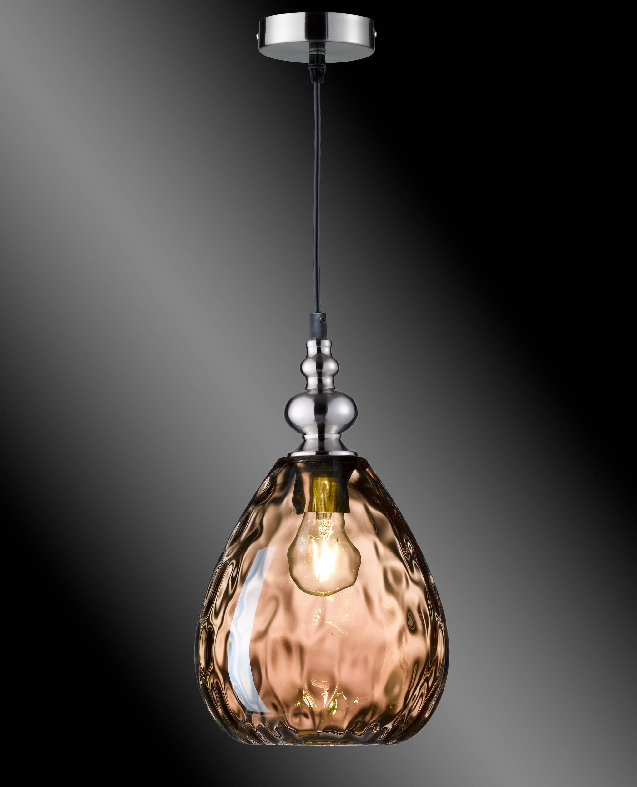 Un luminaire suspendu moderne avec un abat-jour en verre de forme alvéolaire couleur bronze, diffusant une lumière chaleureuse.