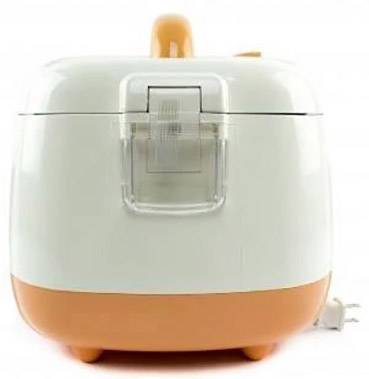 Un cuiseur à riz carré de couleur blanc et orange, avec une poignée en haut et un câble électrique sur le côté droit.