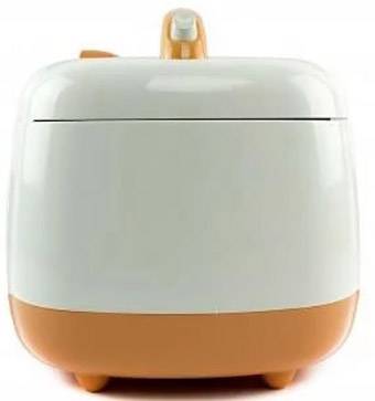 Cuiseur à riz moderne, blanc et orange, aux angles arrondis et à la surface lisse. Idéal pour les cuisines au design élégant.