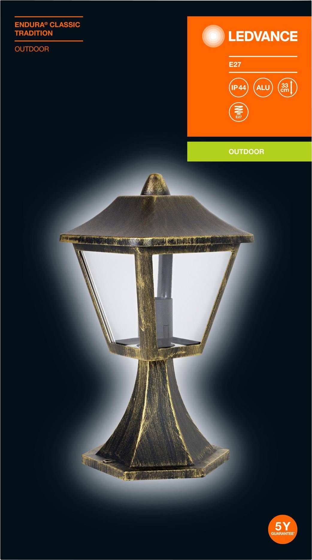 Luminaire extérieur de style lampadaire classique par Ledvance, modèle 'Endura Classic Tradition'. Adapté aux ampoules E27, protection IP44.