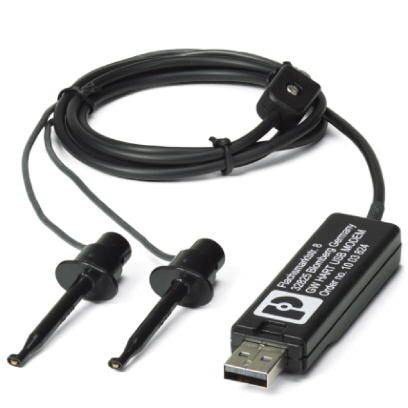 Un oscilloscope USB avec deux sondes de mesure noires et des câbles, pour enregistrer des signaux électriques.
