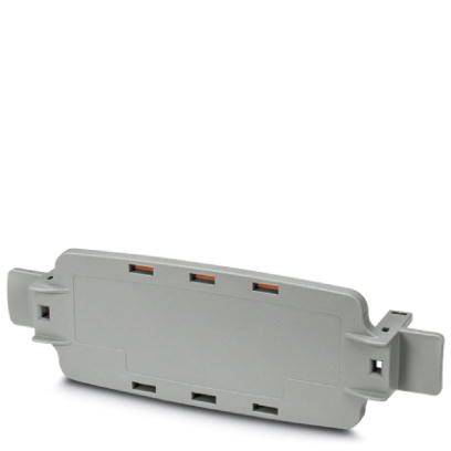 Pièce rectangulaire en plastique grise avec plusieurs ouvertures rectangulaires et deux pattes de fixation latérales.