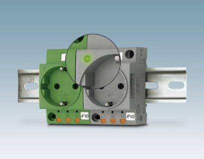 Deux modules de prises montés sur un rail DIN. Le module de gauche est vert, celui de droite est gris. Un voyant LED vert indique l'état de fonctionnement.
