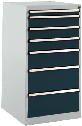 Une armoire métallique à sept tiroirs, tous en gris foncé, sur un fond blanc. L'armoire présente un design épuré.