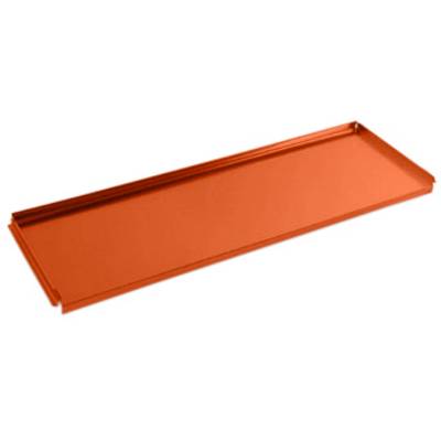 Une tôle métallique rectangulaire et plate de couleur orange, à surface lisse, utilisée pour des travaux de construction ou de couverture.
