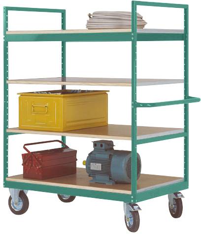 Un chariot de transport vert à quatre niveaux. En haut, des câbles sont posés, en dessous se trouvent une boîte jaune, une caisse à outils rouge et un moteur.