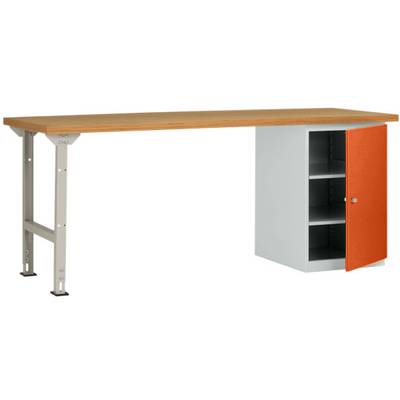 Une table de travail avec des pieds en métal et une surface en bois. Sur le côté droit se trouve un placard gris avec un compartiment de porte orange ouvert.
