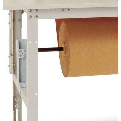 Un rouleau de papier brun est suspendu à une étagère métallique.