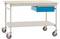 Une table de travail blanche sur roulettes avec un compartiment bleu verrouillable. Idéal pour les travaux mobiles d'atelier ou d'entrepôt.