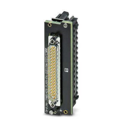 Un connecteur étroit, vertical avec un module de 26 broches pour les connexions électriques, monté sur un boîtier noir avec des bords verts.