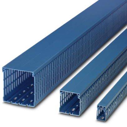Trio de gaines de câbles bleus de différentes tailles, idéal pour un câblage sécurisé et organisé dans des environnements techniques.