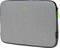 Housse de portable grise avec fermeture éclair verte et logo, adaptée aux ordinateurs portables jusqu'à 13 pouces.